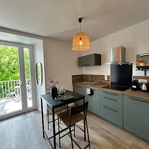 studio-aux-2-terrasses.hotels-rhonealpes.com/